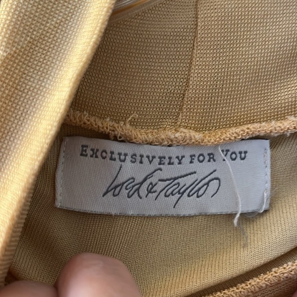 Lord & Taylor gold 100% silk, turtleneck top. Size Small - Picture 2 of 4